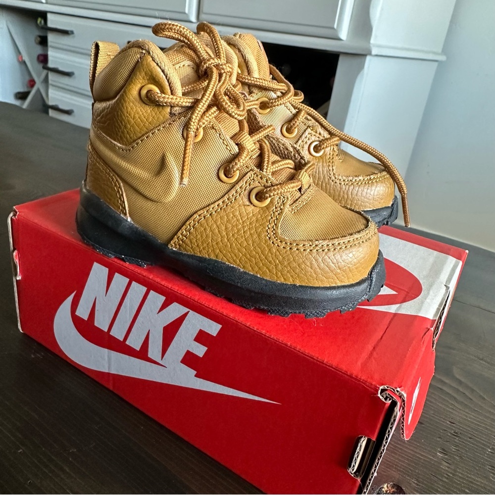 Nike Manoa toddler sneakers